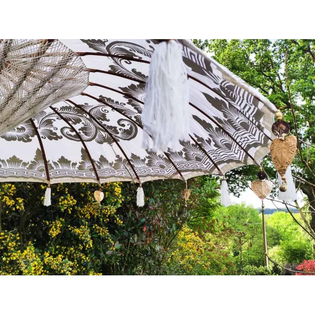 Parasol balinais écru coton motifs dorés diamètre 190cm. Livraison offerte