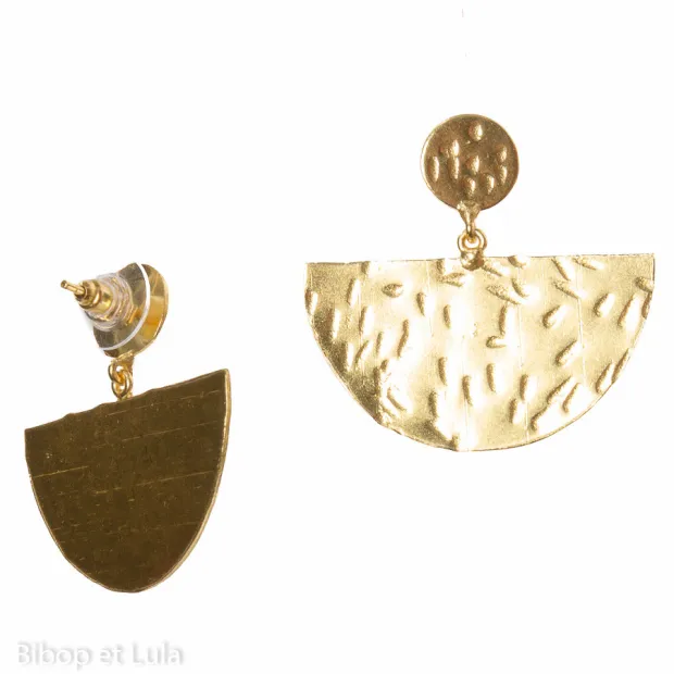 Boucles d'oreilles, clous laiton doré piqué demi-lunes
