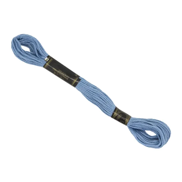 Fil à broder bleu pastel