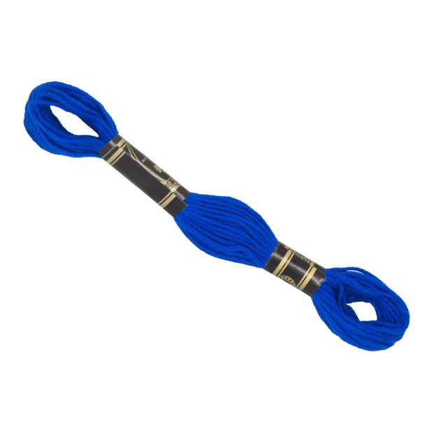 Fil à broder bleu