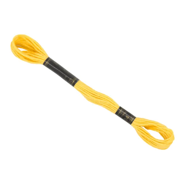 Fil à broder jaune
