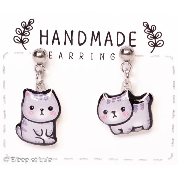 Boucles d'oreilles clous dépareillées, Chats gris