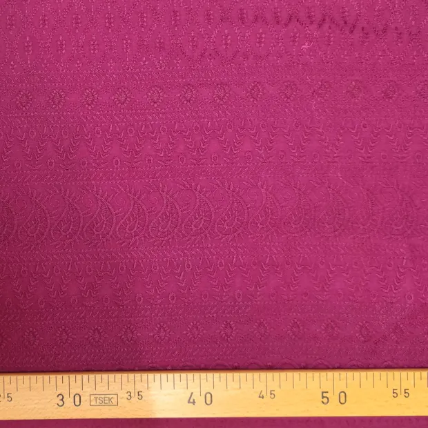 Tissu brodé Magenta