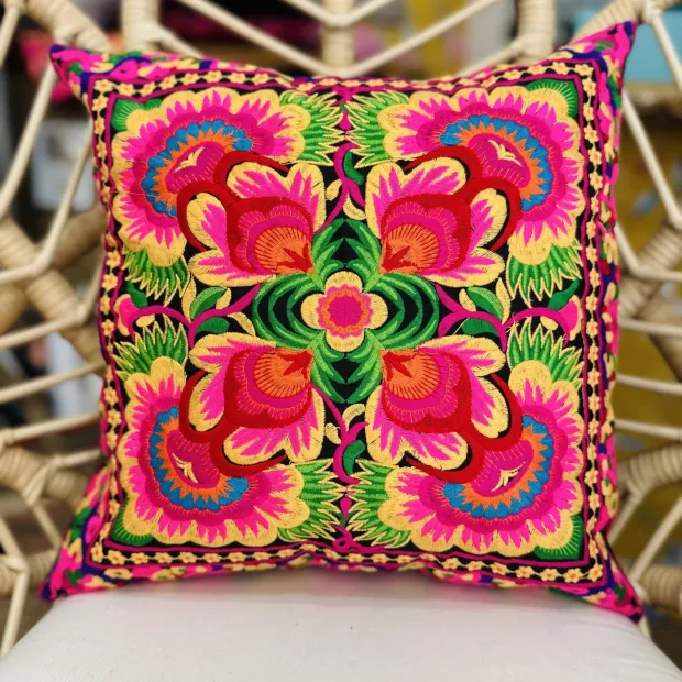 Housse de coussin brodé Lao