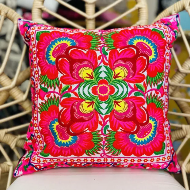 Housse de coussin brodé Lao Fuchsia