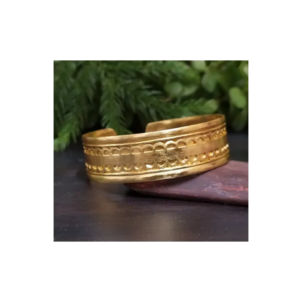 Bracelet manchette laiton imprimé courbes