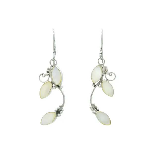 Boucles d'oreilles argent bourgeons nacre blanc