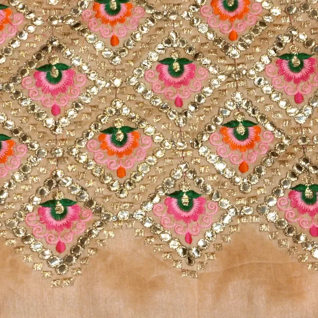 Tissu indien Bollywood Sonbarsa brodé de sequins