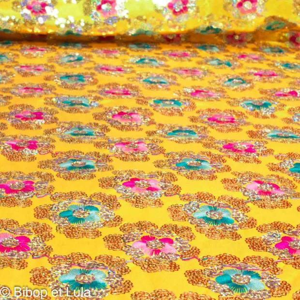 Tissu indien Bollywood brodé de sequins Thana