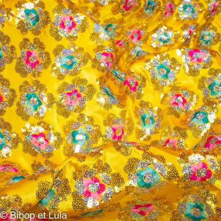Tissu indien Bollywood brodé de sequins Thana