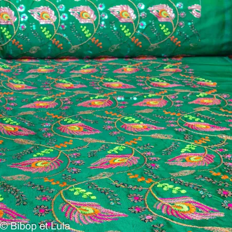 Tissu indien Bollywood brodé de sequins Serla vert