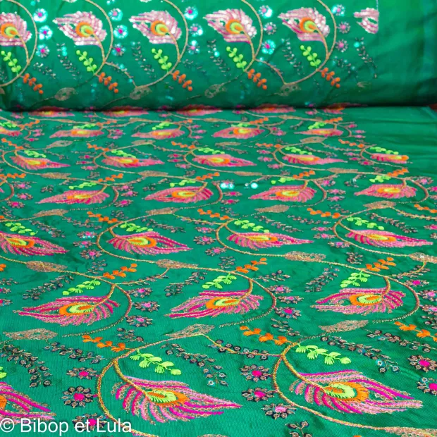 Tissu indien Bollywood brodé de sequins Serla vert