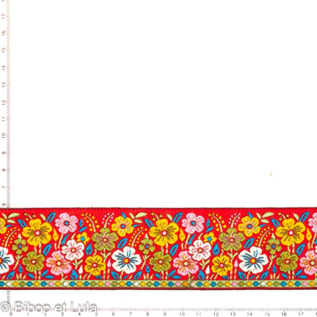 Galon brodé Jardin fond rouge