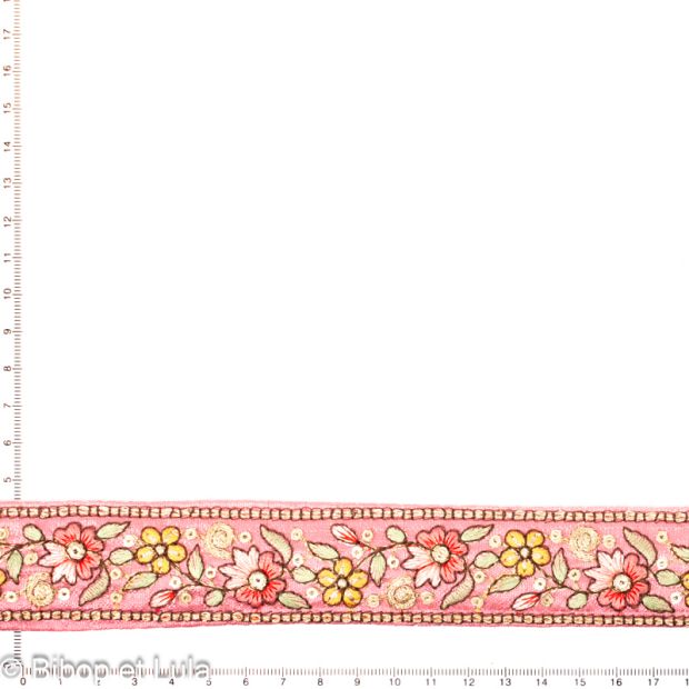 Galon brodé Roseraie fond rose