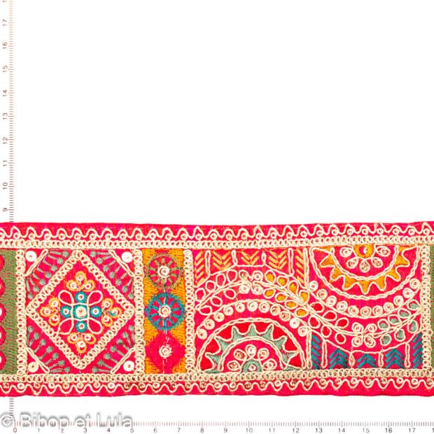 Galon brodé Mandala fuchsia multicolore