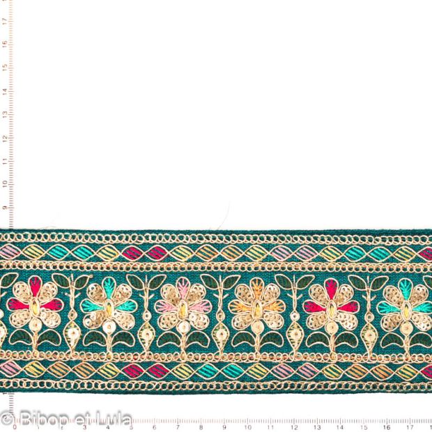 Galon brodé Flora fond bleu canard multicolore