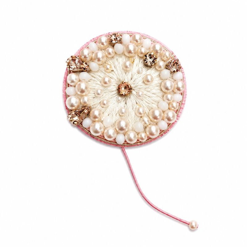 Broche Fleur blanche perlée