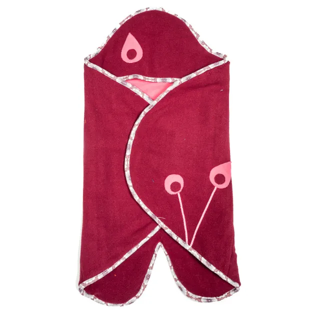 Nid d'ange, couverture nomade polaire  bébé 0-12 mois rouge bordeaux et rose