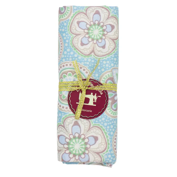 coupon tissu coton grosses fleurs fond bleu ciel