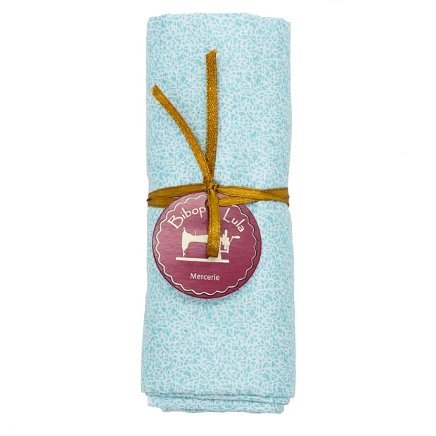 coupon tissu coton mini feuilles blaches sur fond bleu ciel