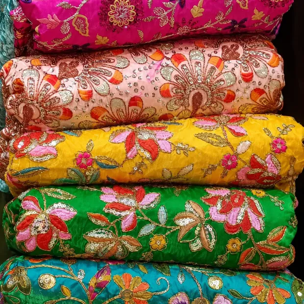 Tissus indiens brodés de sequins | Tissu Bollywood au mètre | Bibop et Lula